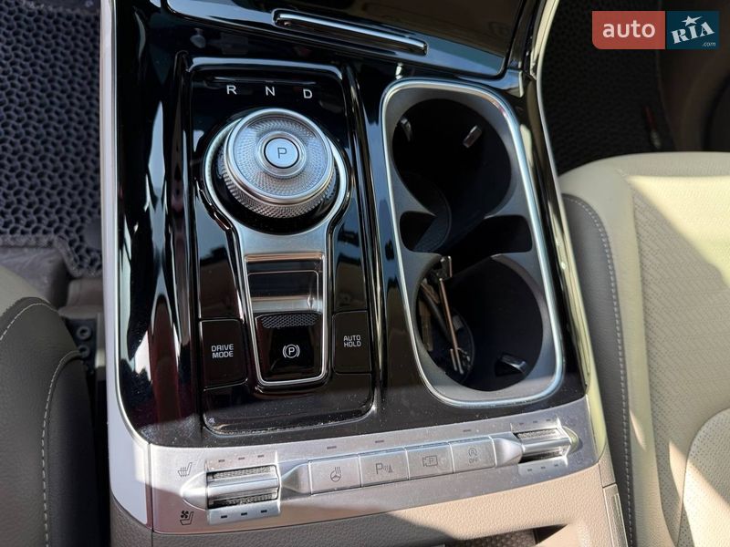 Минивэн Kia Carnival 2023 в Тернополе