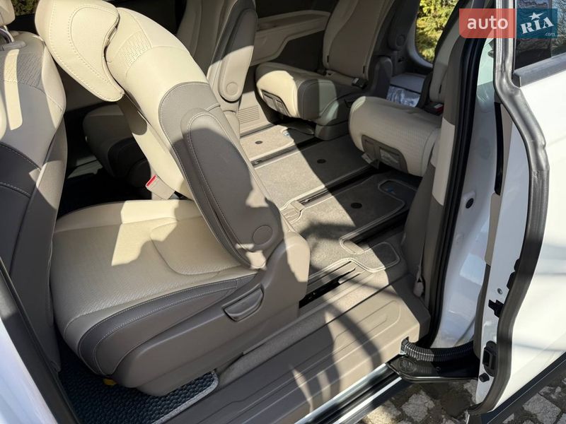 Минивэн Kia Carnival 2023 в Тернополе