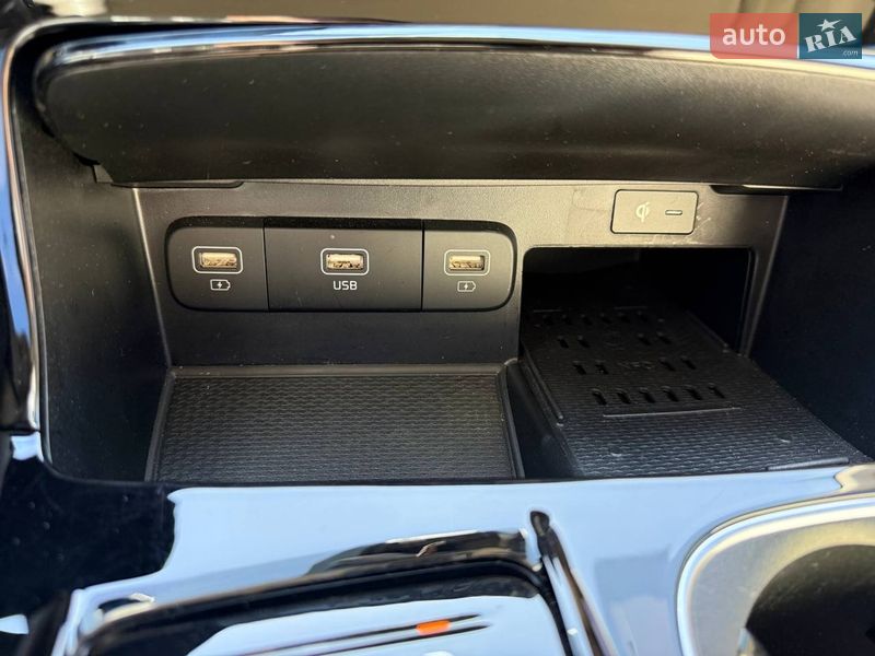 Минивэн Kia Carnival 2023 в Тернополе