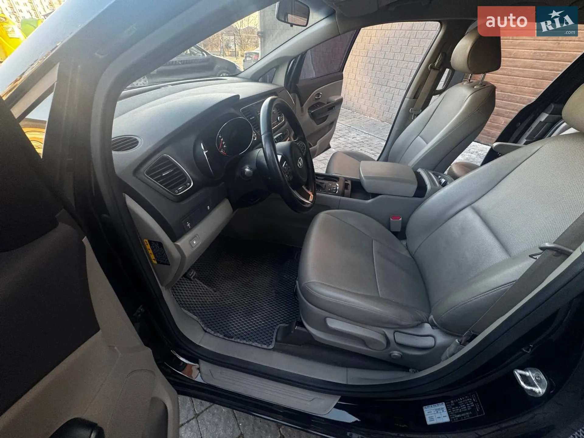 2015 Kia Carnival - мініатюра 12