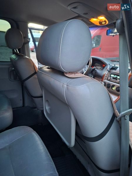 Мінівен Kia Carnival 2004 в Львові