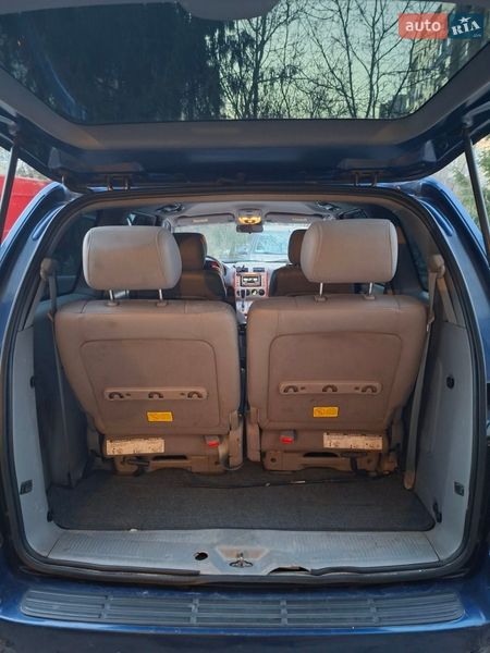 Мінівен Kia Carnival 2004 в Львові