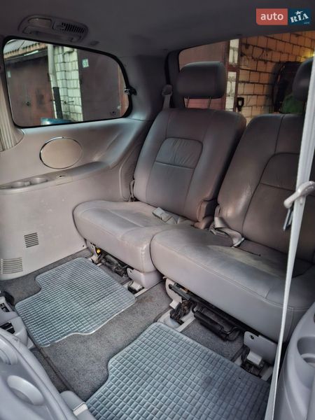 Мінівен Kia Carnival 2004 в Львові