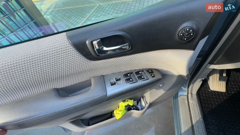 Минивэн Kia Carnival 2007 в Киеве