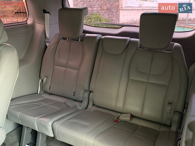 Минивэн Kia Carnival 2016 в Киеве