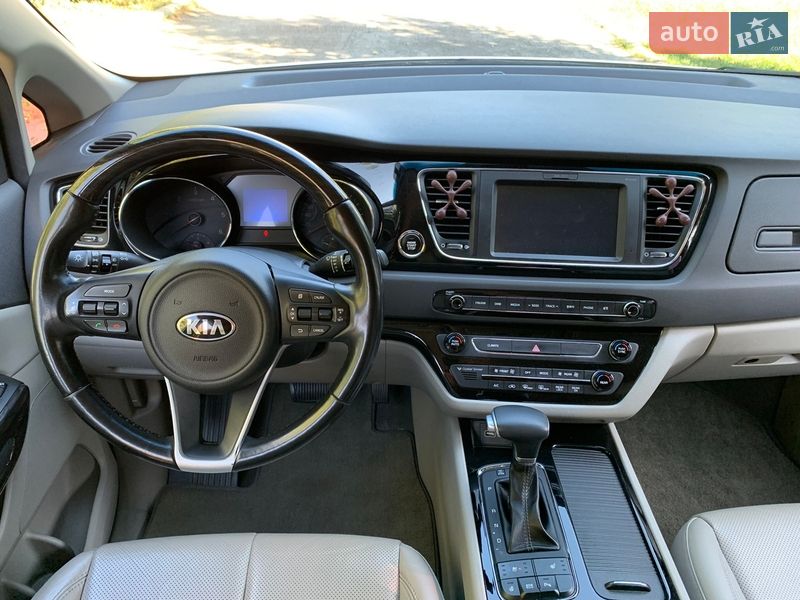 Минивэн Kia Carnival 2016 в Киеве
