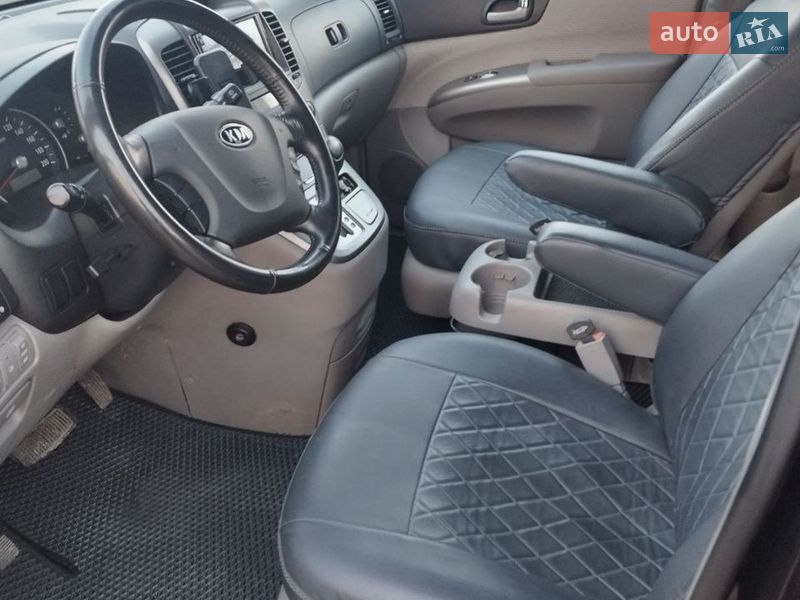 Минивэн Kia Carnival 2007 в Шостке