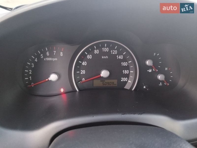 Минивэн Kia Carnival 2007 в Шостке