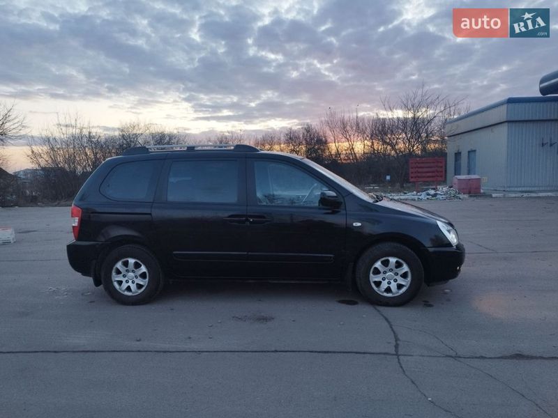 Минивэн Kia Carnival 2007 в Шостке