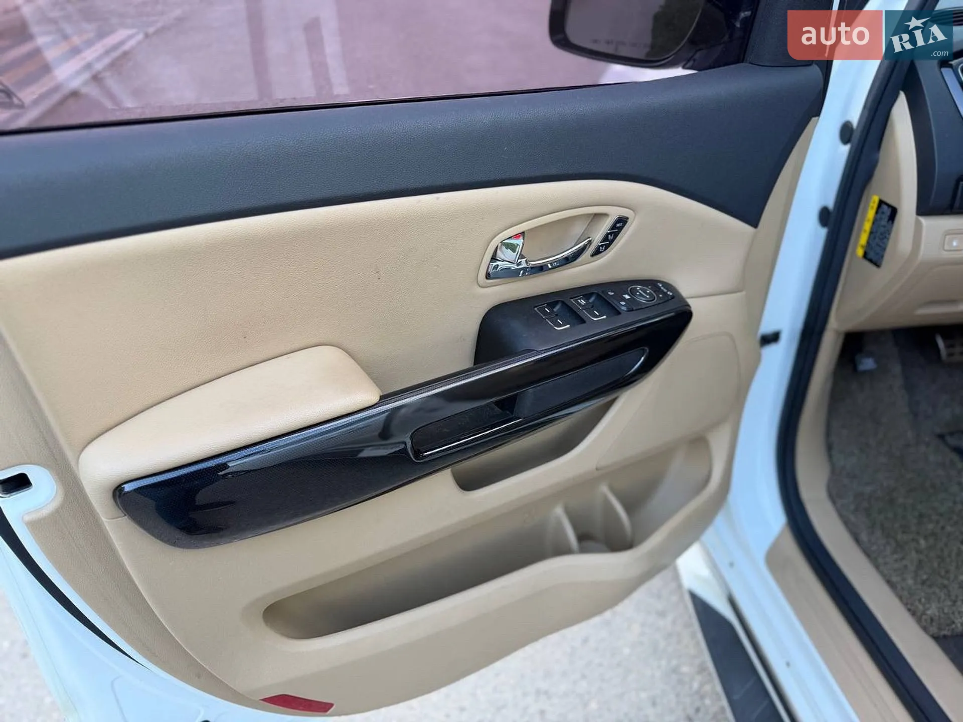 2017 Kia Carnival - мініатюра 12