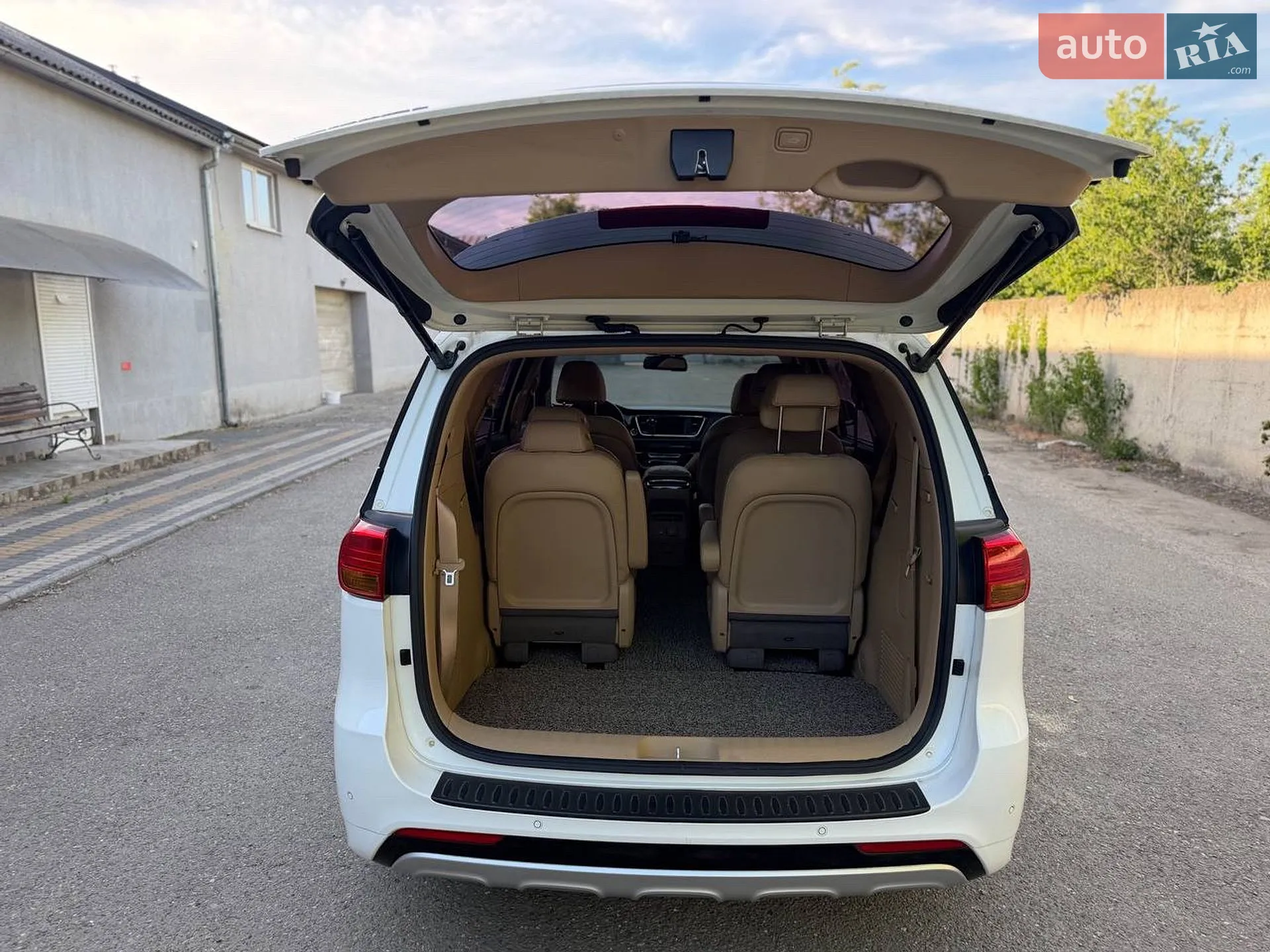 2017 Kia Carnival - мініатюра 23