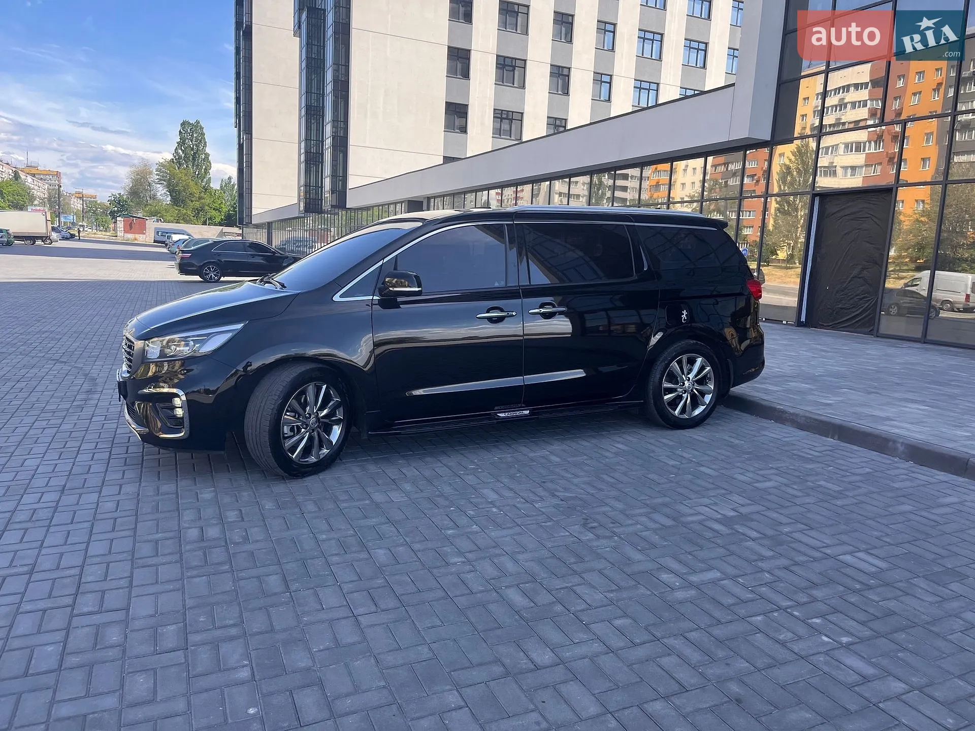 2018 Kia Carnival - мініатюра 2