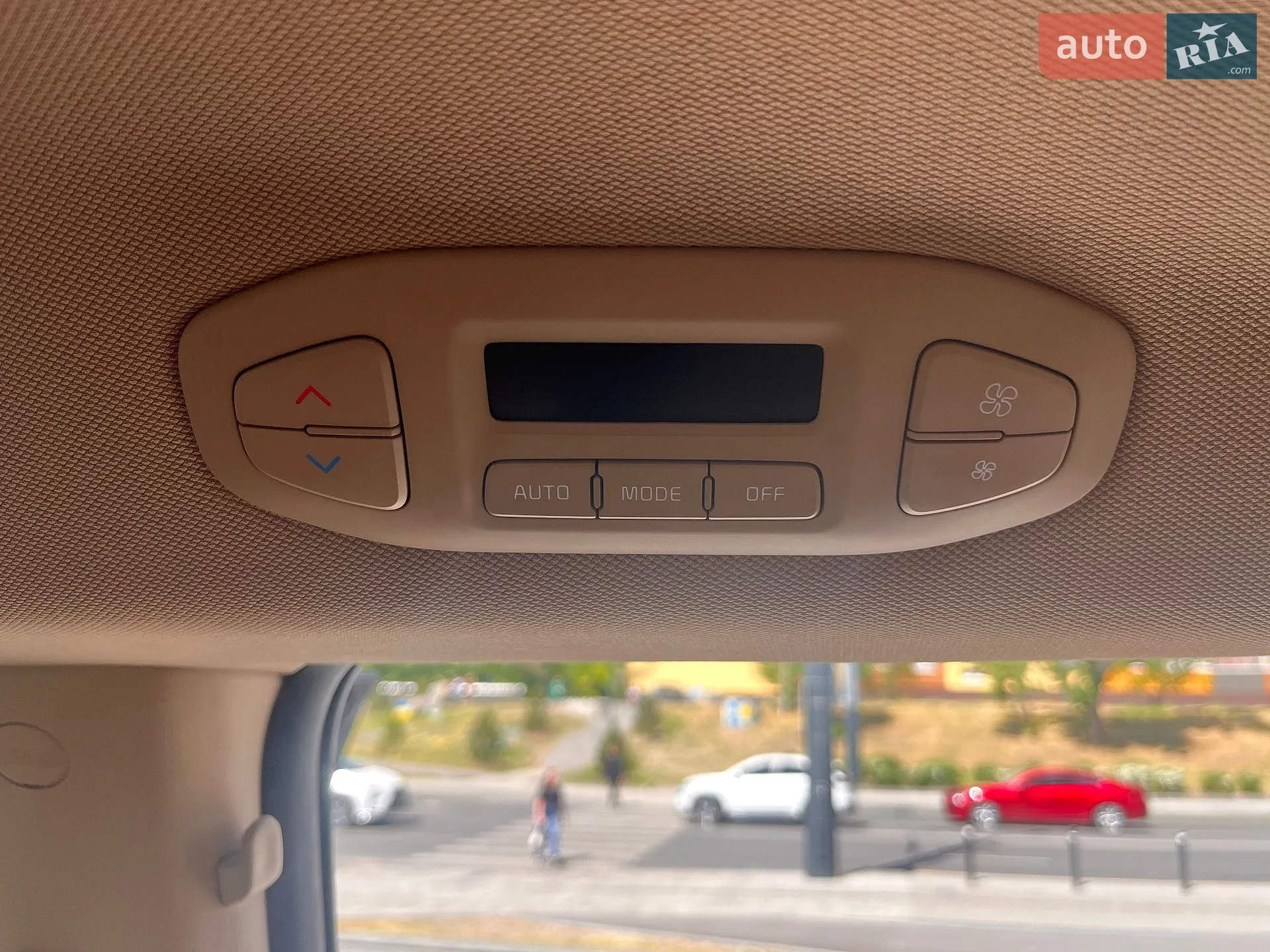 2018 Kia Carnival - мініатюра 26