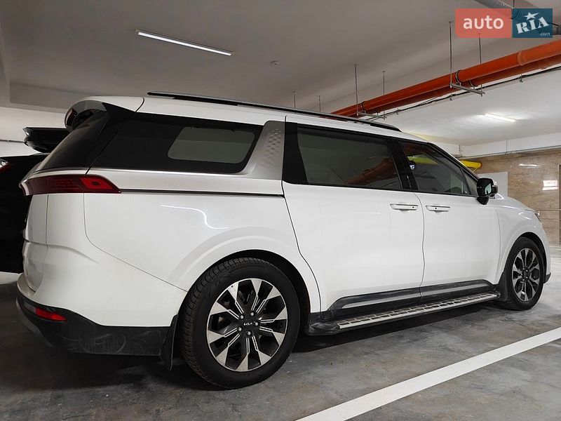 Минивэн Kia Carnival 2022 в Измаиле