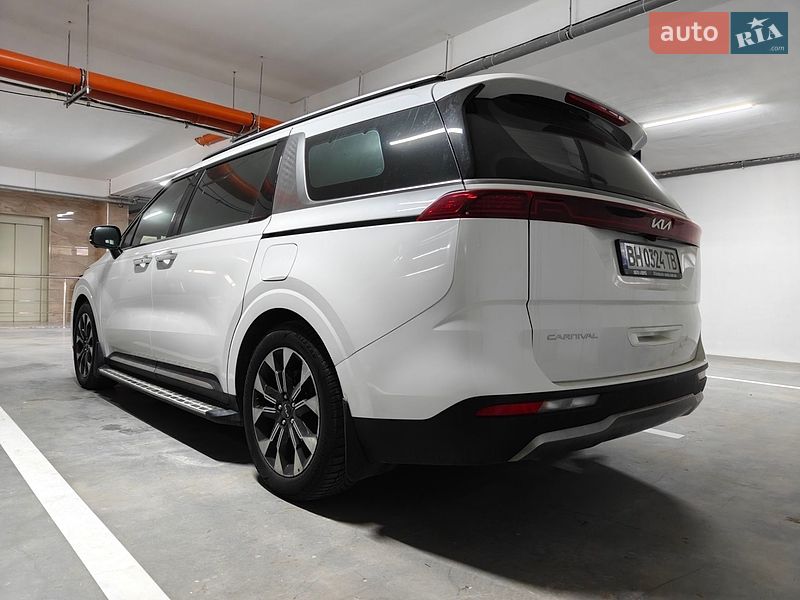 Минивэн Kia Carnival 2022 в Измаиле