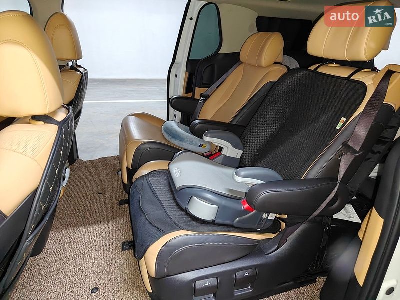 Минивэн Kia Carnival 2022 в Измаиле