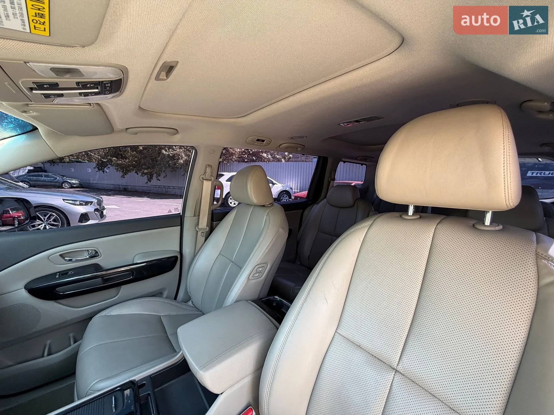 2016 Kia Carnival - мініатюра 15