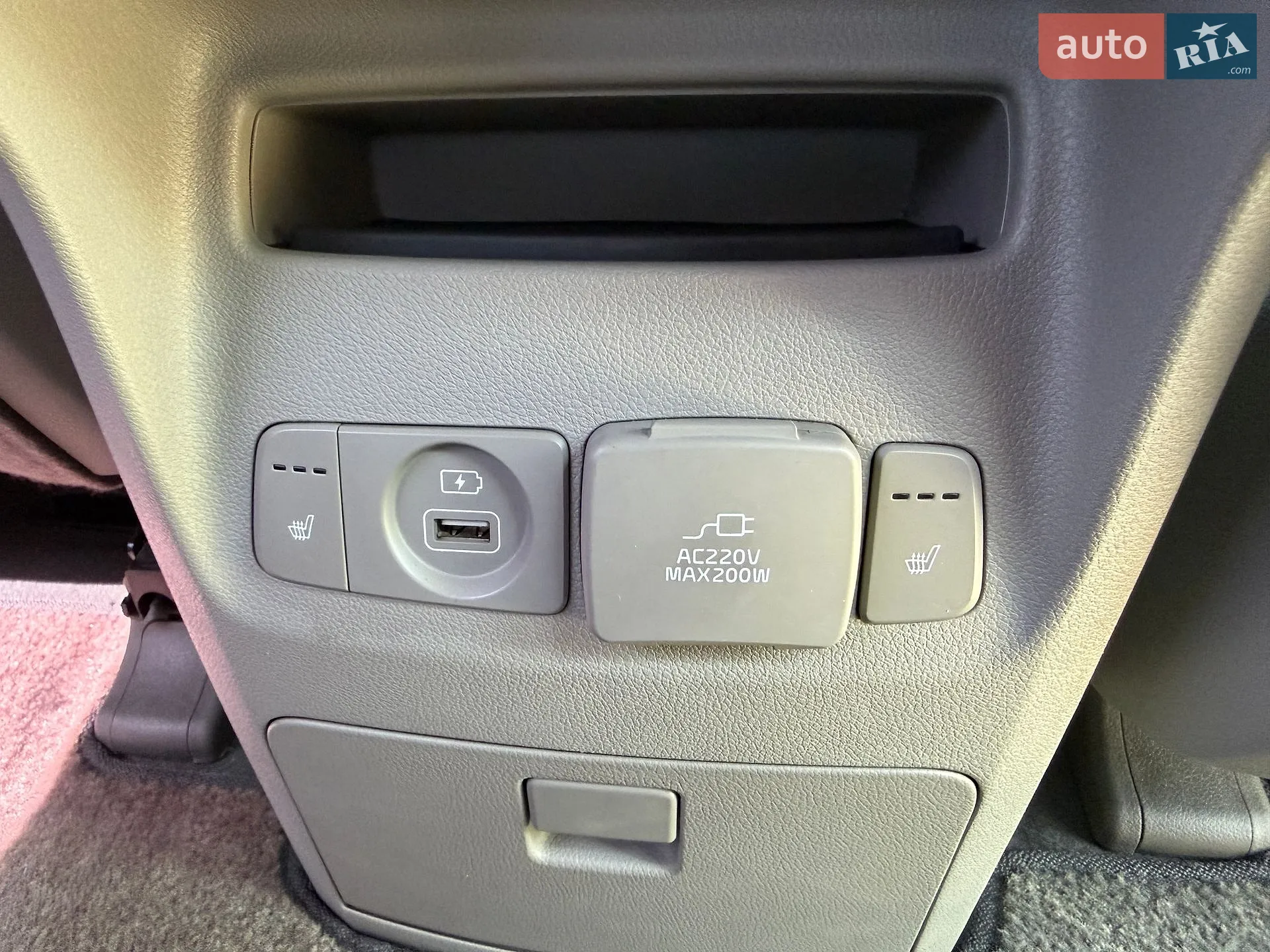 2016 Kia Carnival - мініатюра 40