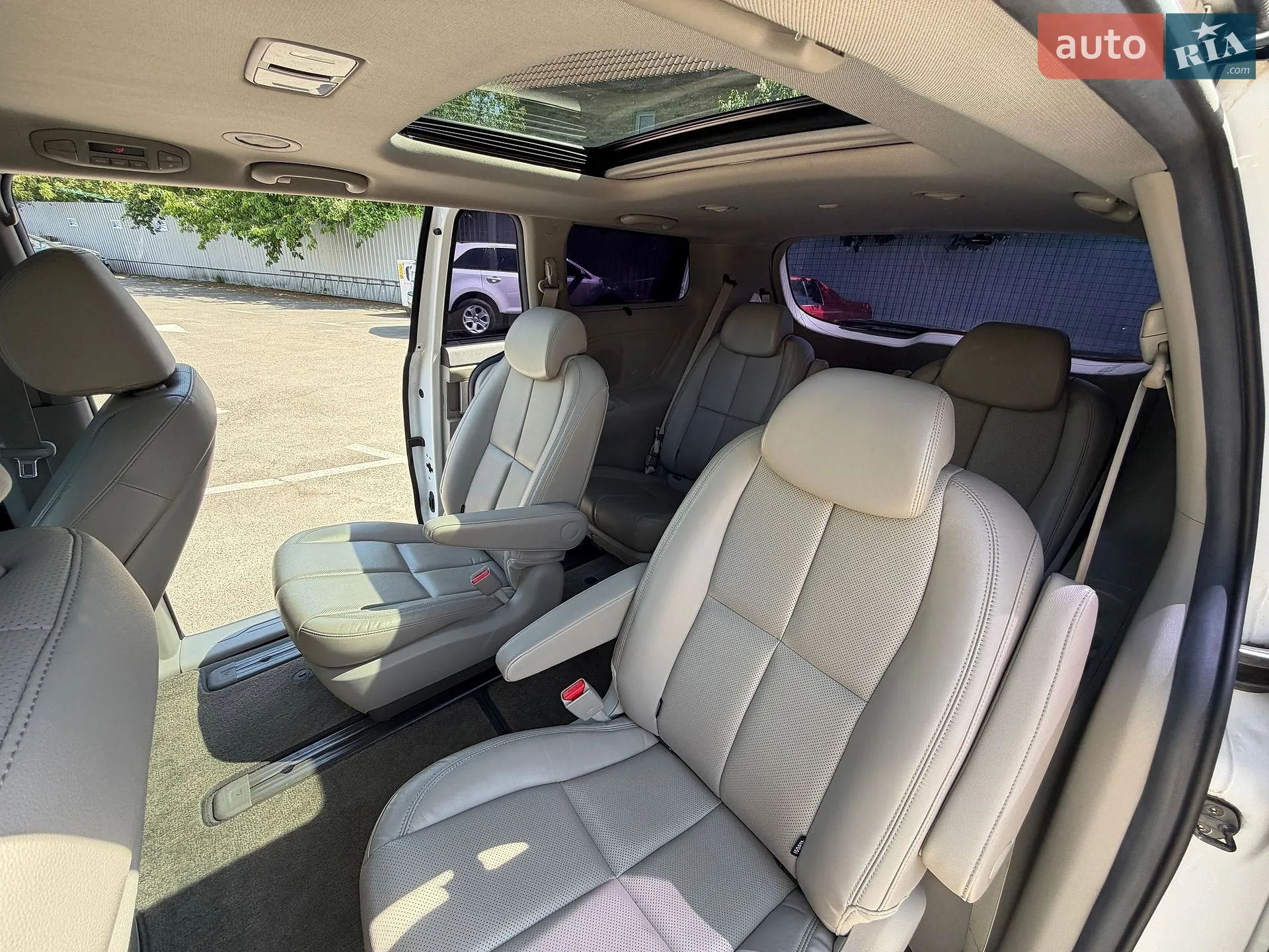2016 Kia Carnival - мініатюра 43