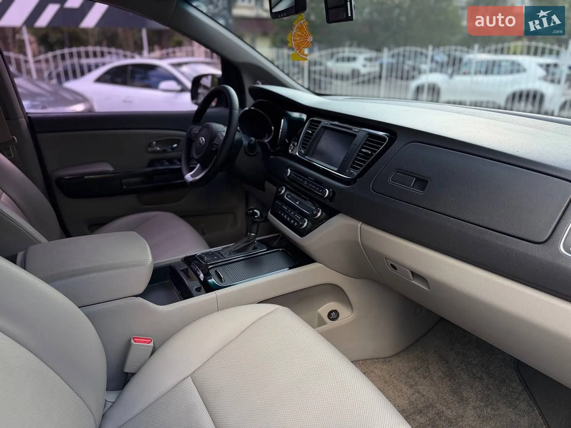 2016 Kia Carnival - мініатюра 11