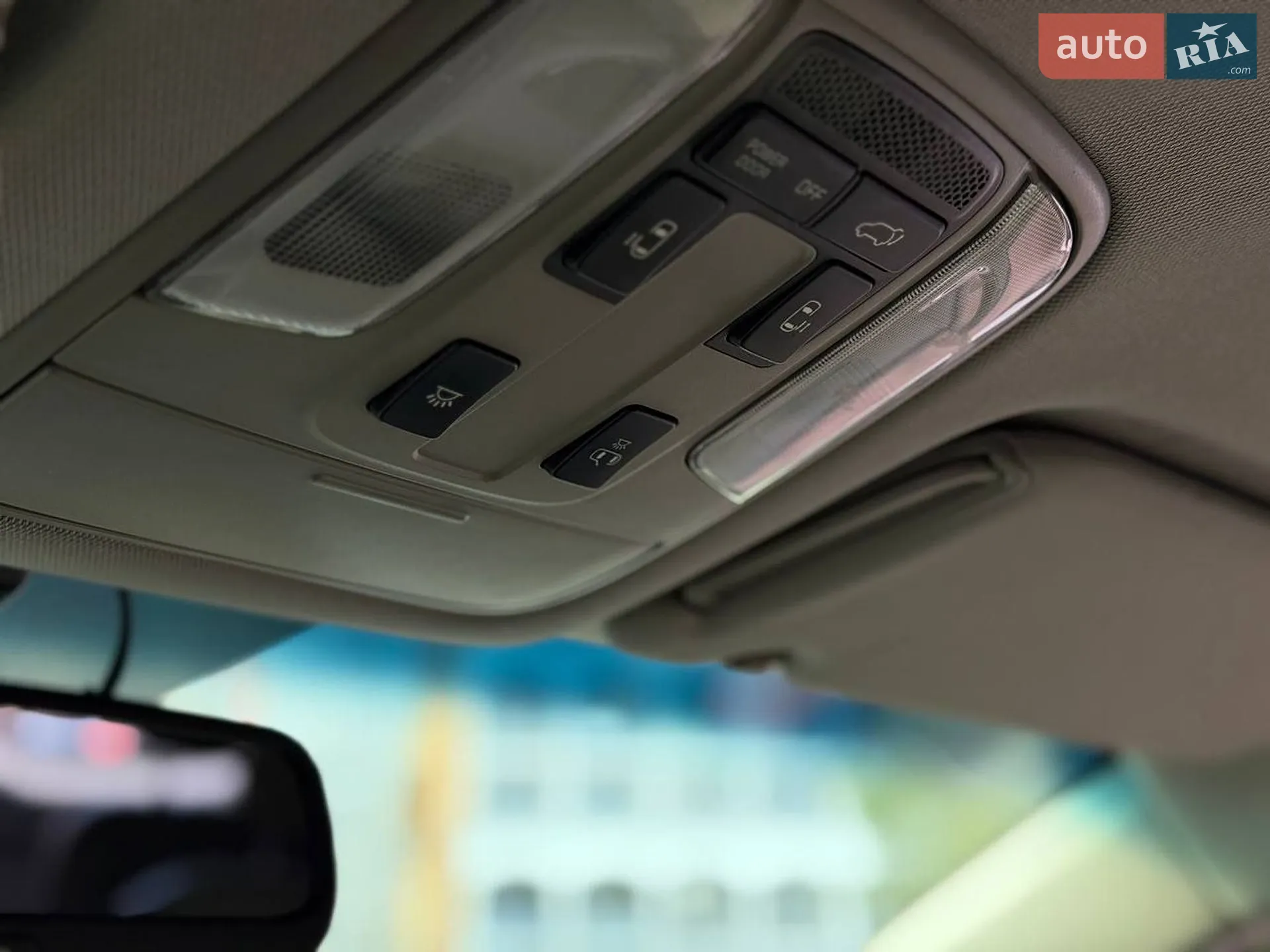 2016 Kia Carnival - мініатюра 18