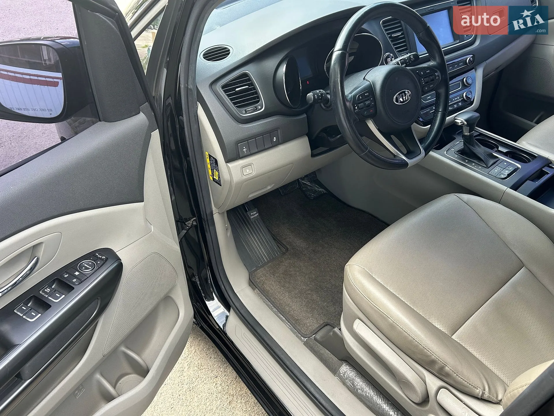 2017 Kia Carnival - мініатюра 8