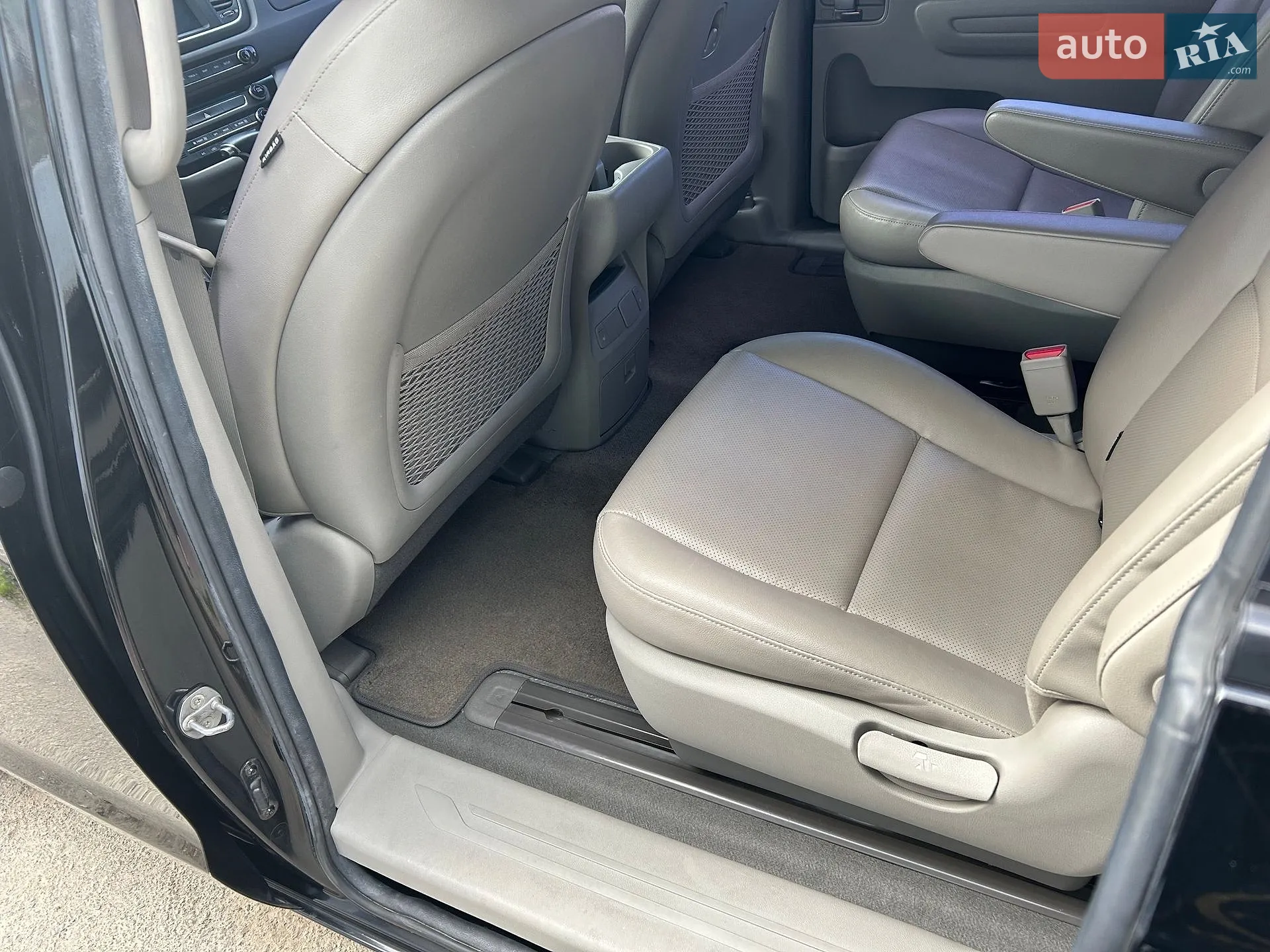2017 Kia Carnival - мініатюра 11