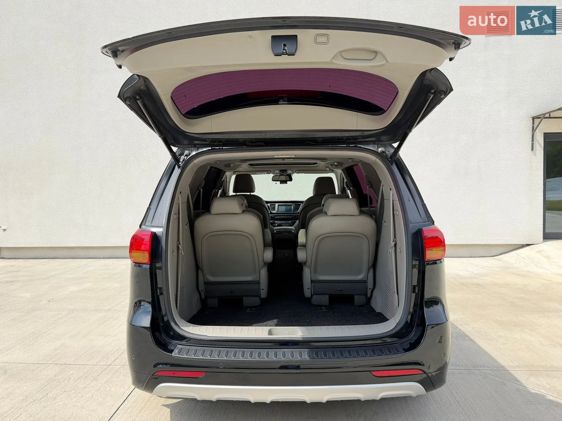 2017 Kia Carnival - мініатюра 9