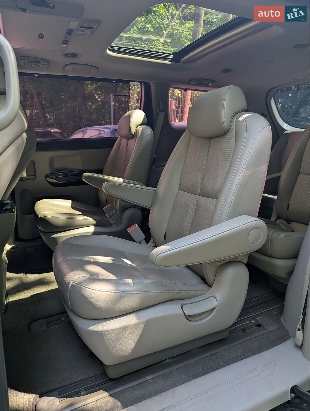 2015 Kia Carnival - мініатюра 29