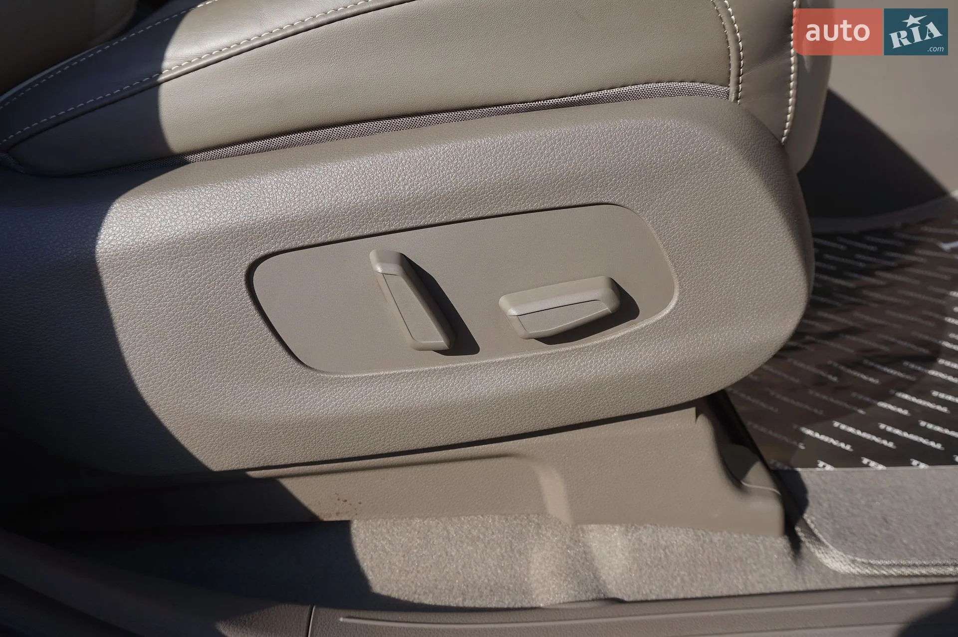 2020 Kia Carnival - мініатюра 38