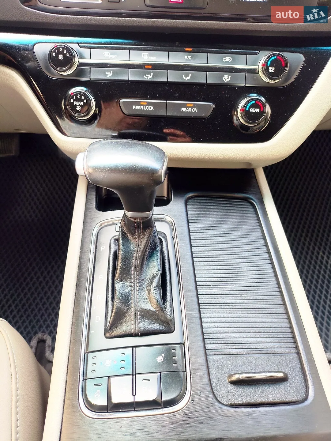 2017 Kia Carnival - мініатюра 12