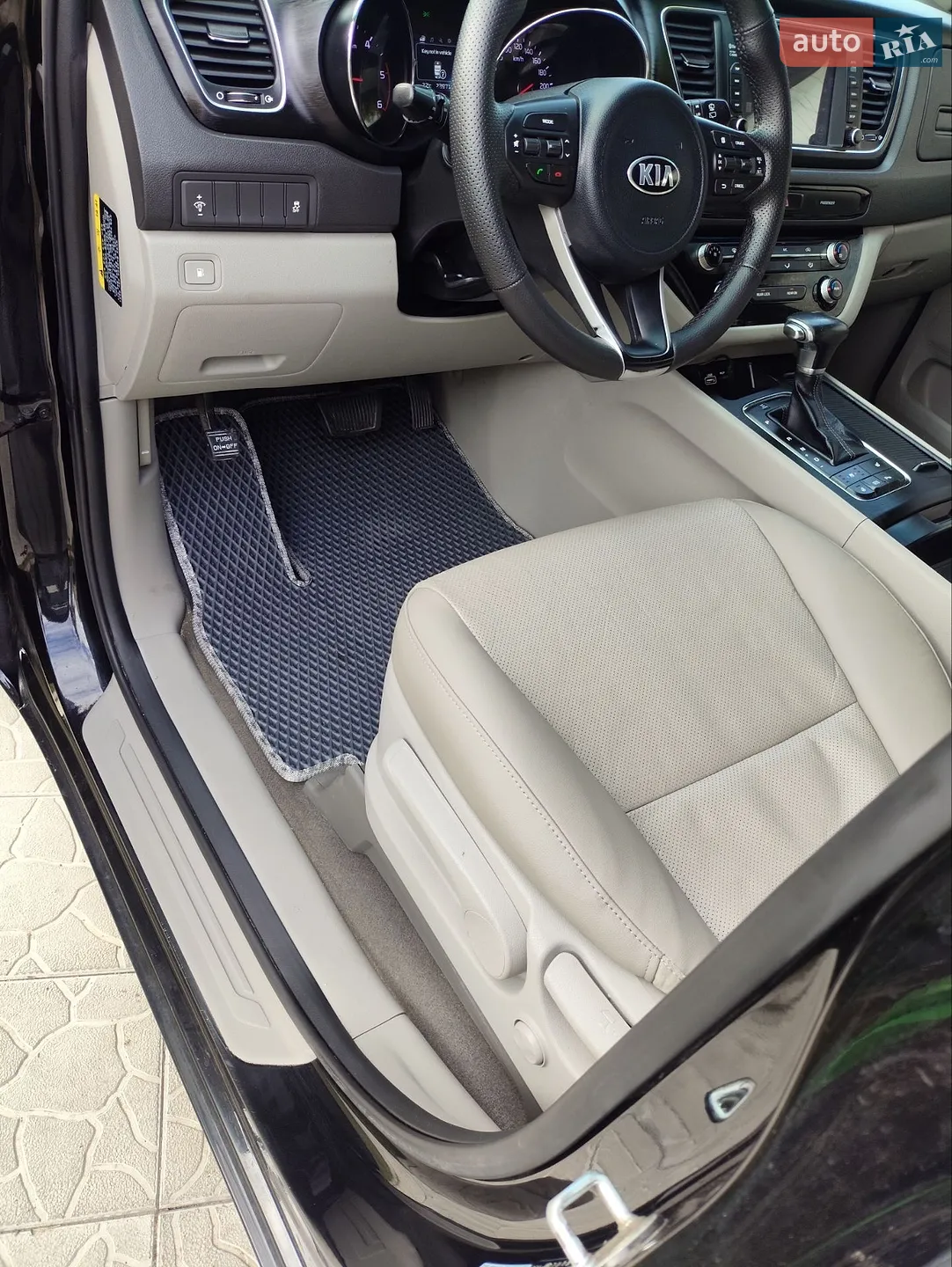 2017 Kia Carnival - мініатюра 20
