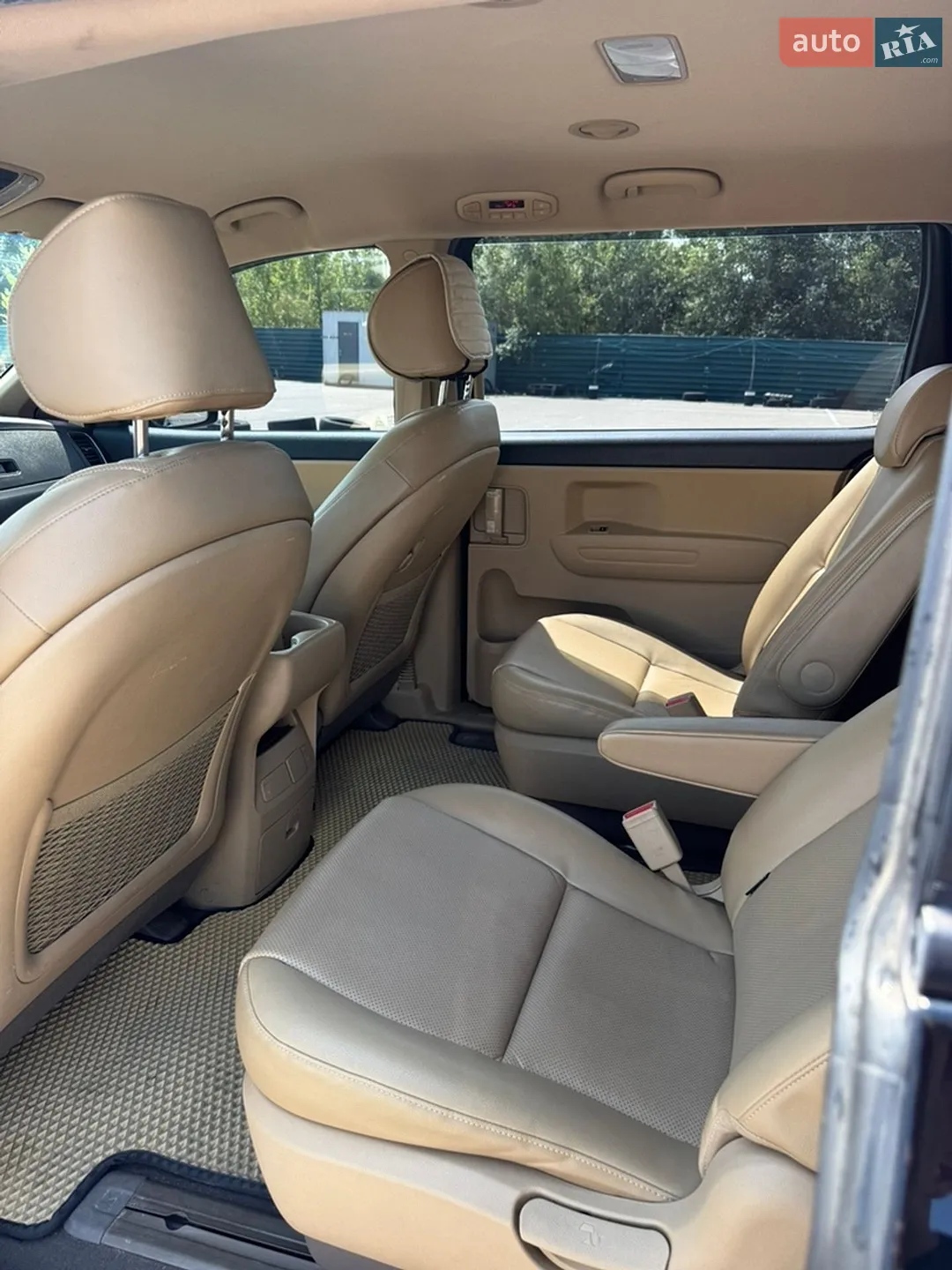 2016 Kia Carnival - мініатюра 10