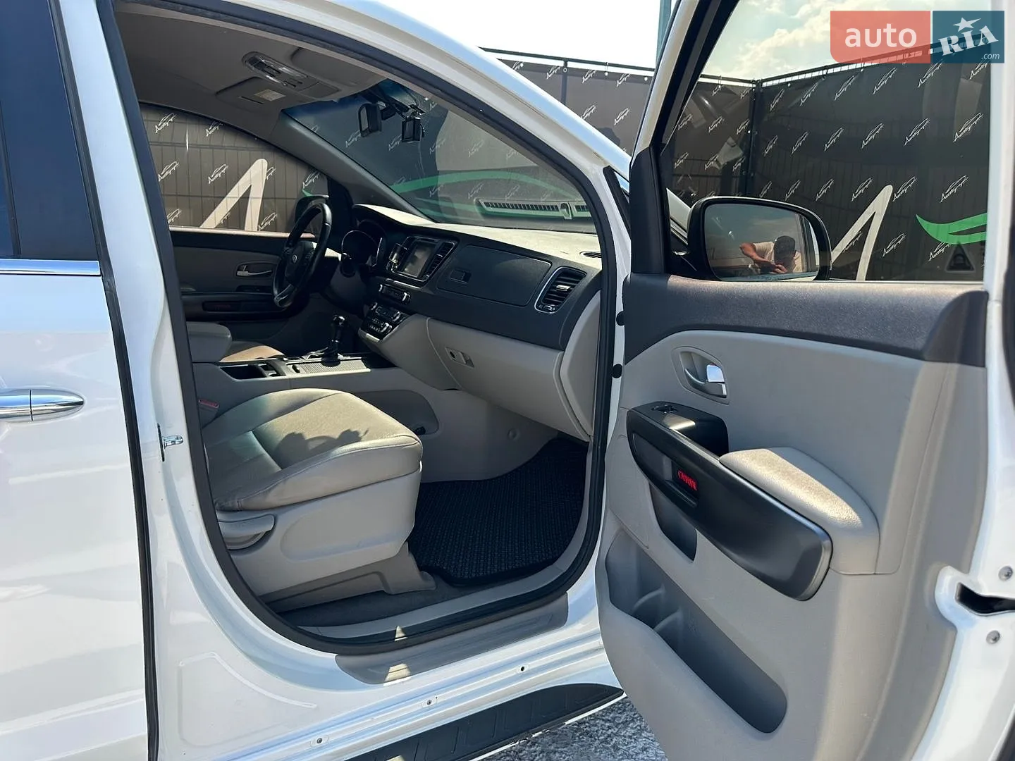 2016 Kia Carnival - мініатюра 25