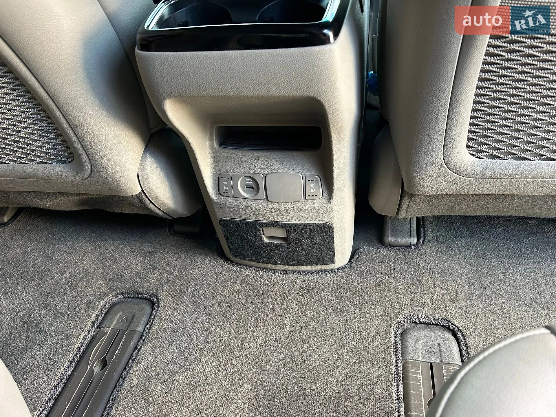 2020 Kia Carnival - мініатюра 20