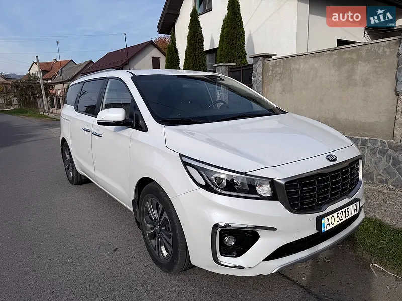 Kia Carnival