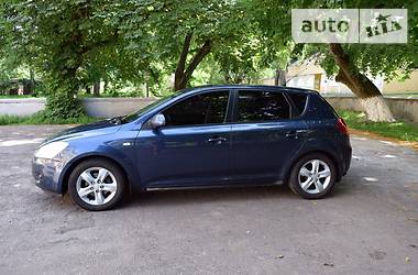 Хэтчбек Kia Ceed 2007 в 