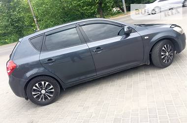 Хэтчбек Kia Ceed 2008 в Херсоне