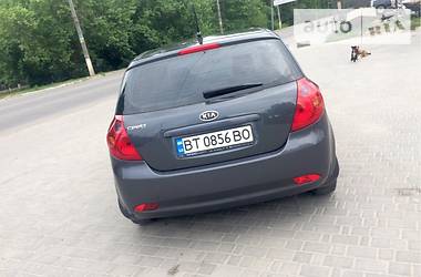 Хэтчбек Kia Ceed 2008 в Херсоне