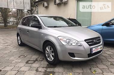 Хэтчбек Kia Ceed 2007 в Николаеве