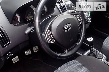 Хетчбек Kia Ceed 2008 в 
