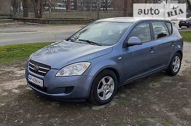 Хетчбек Kia Ceed 2007 в 