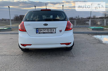 Хэтчбек Kia Ceed 2011 в Ромнах