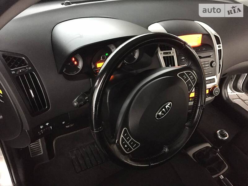 Хетчбек Kia Ceed 2009 в Стрию