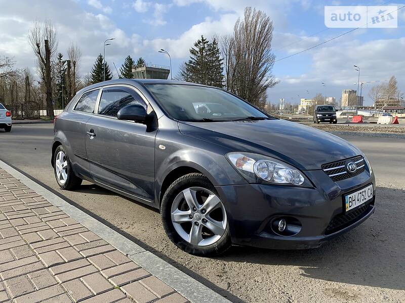 Хетчбек Kia Ceed 2008 в 