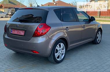 Хэтчбек Kia Ceed 2007 в 