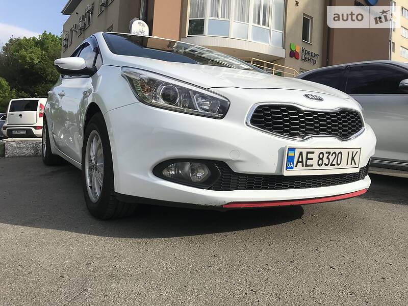 Хетчбек Kia Ceed 2013 в Дніпрі фото Хетчбек Kia Ceed 2013 в Дніпрі