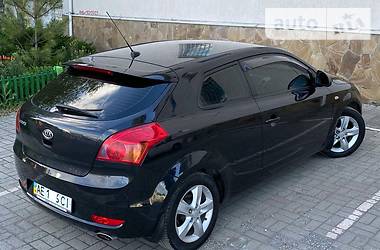 Купе Kia Ceed 2009 в 