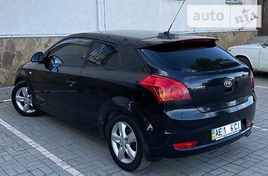 Купе Kia Ceed 2009 в 