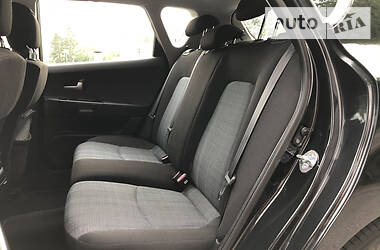 Хэтчбек Kia Ceed 2009 в 